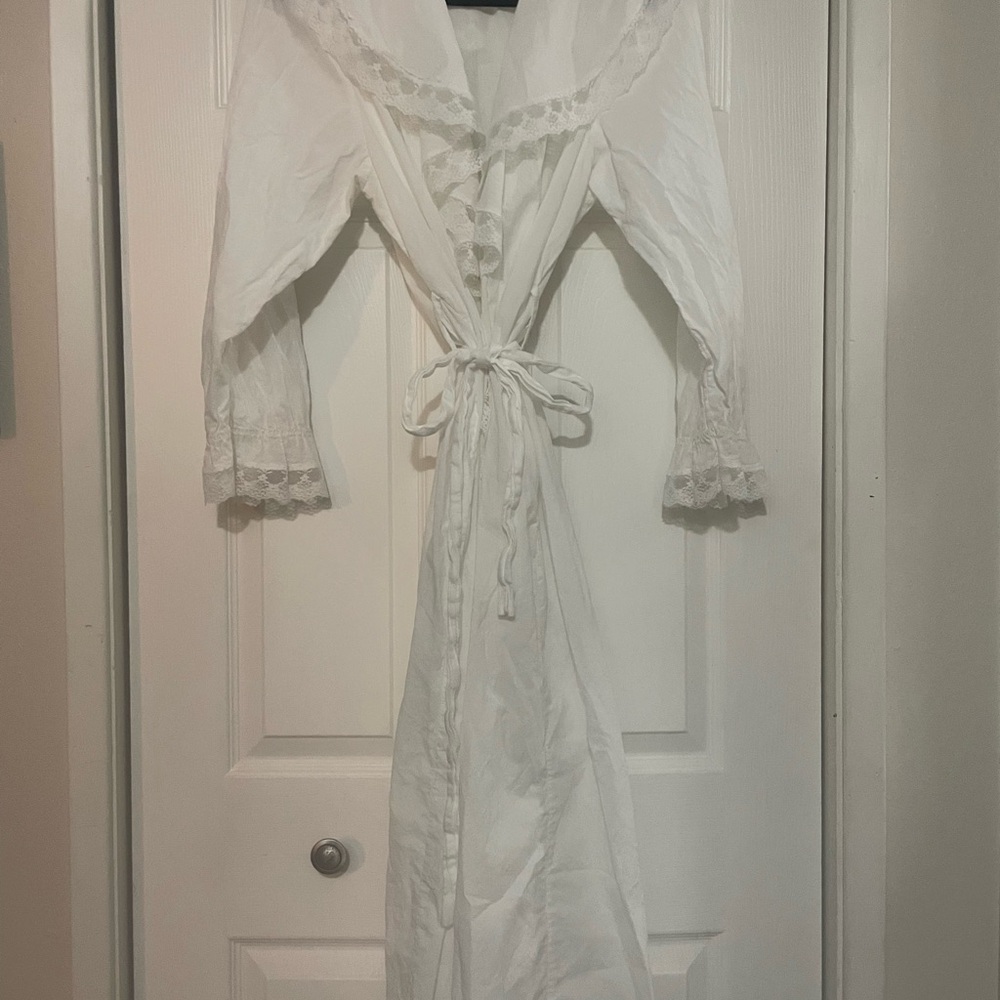 Vintage White Lace Trimmed Robe - 100% Cotton
